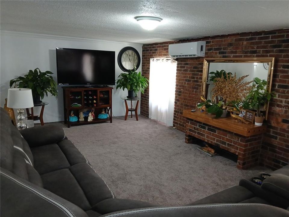 待售: $205,000 (2 贝兹, 1 浴室, 672 平方英尺)