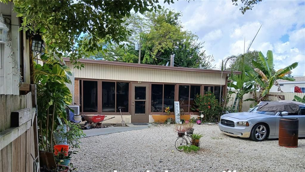 待售: $205,000 (2 贝兹, 1 浴室, 672 平方英尺)