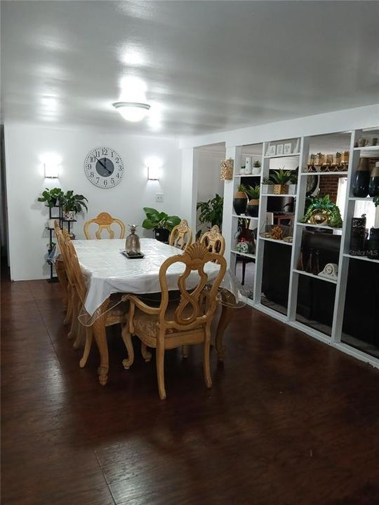 待售: $205,000 (2 贝兹, 1 浴室, 672 平方英尺)