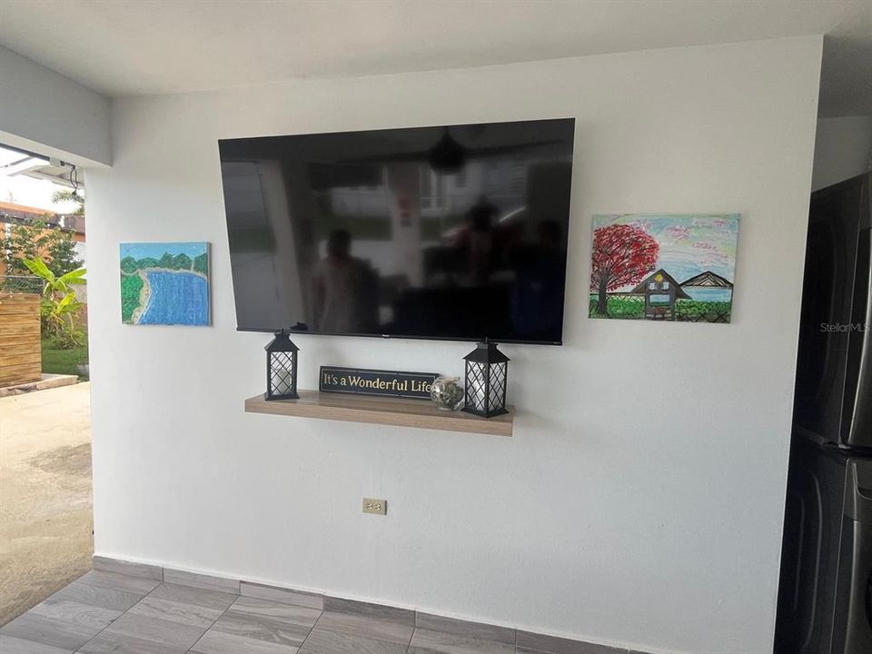 For Sale: $375,000 (3 beds, 3 baths, 1465 Square Feet)