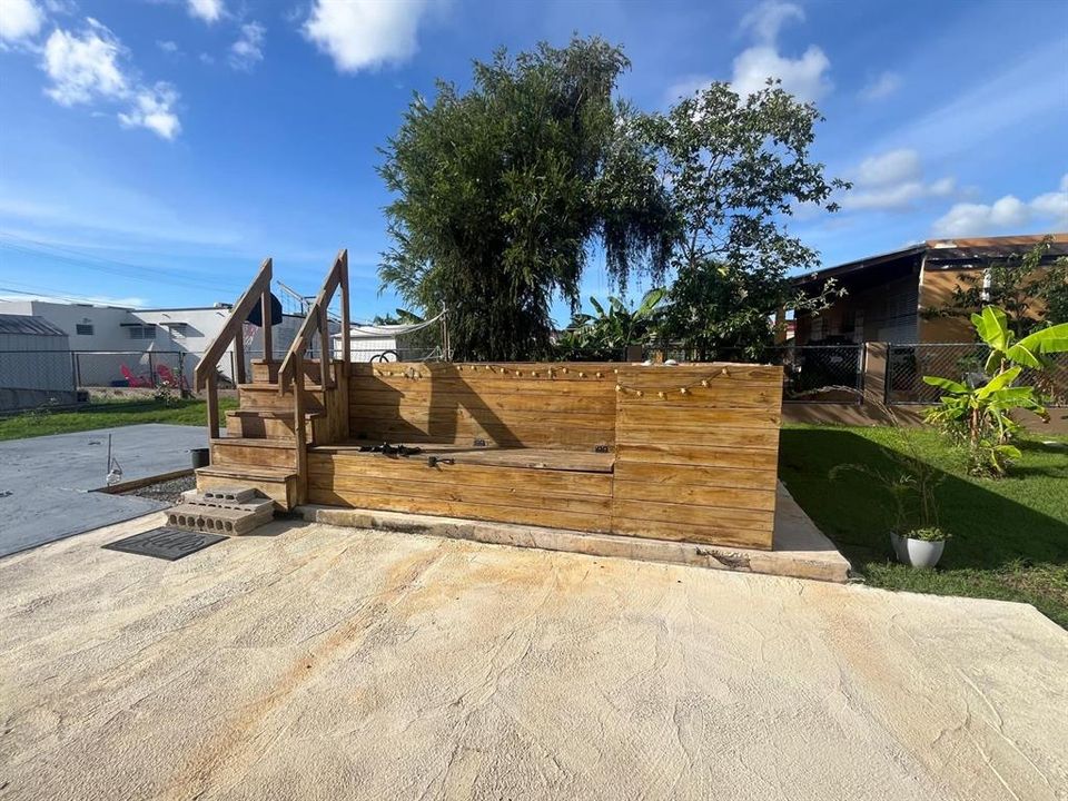 For Sale: $375,000 (3 beds, 3 baths, 1465 Square Feet)