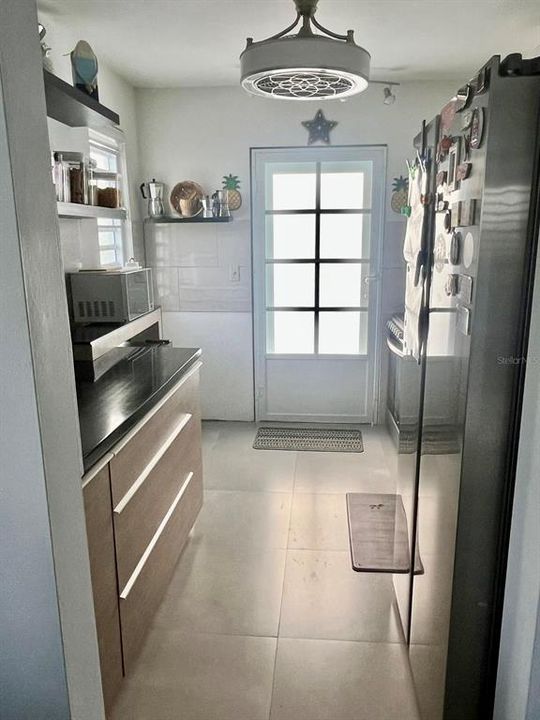 For Sale: $375,000 (3 beds, 3 baths, 1465 Square Feet)