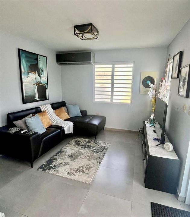 For Sale: $375,000 (3 beds, 3 baths, 1465 Square Feet)