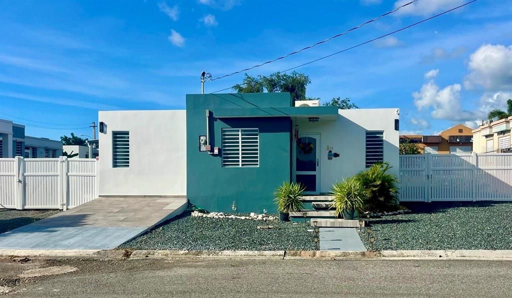 For Sale: $375,000 (3 beds, 3 baths, 1465 Square Feet)