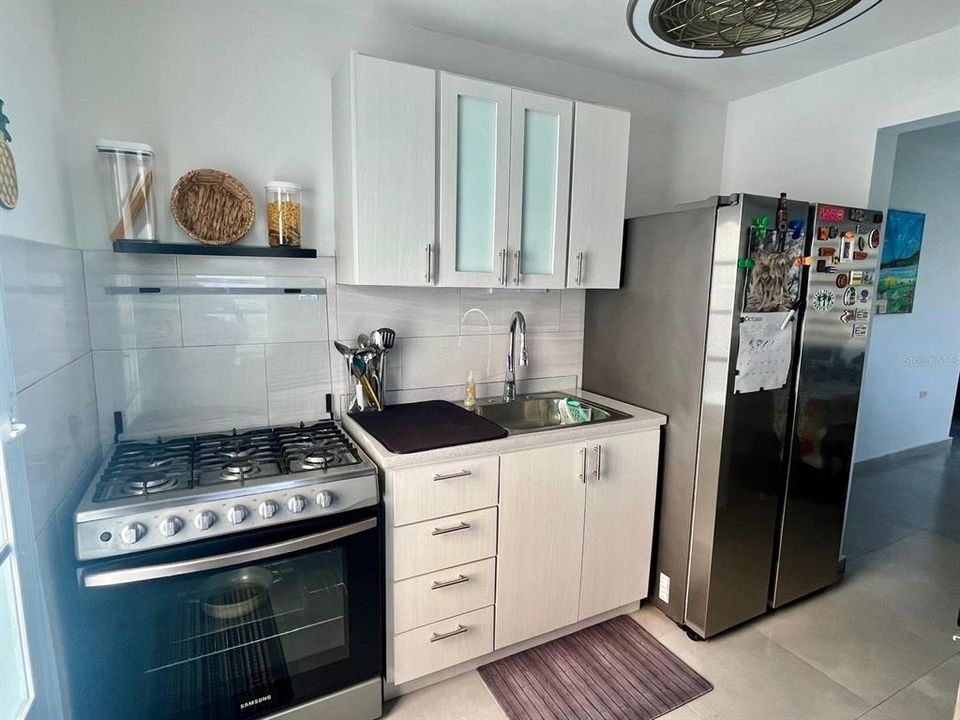 For Sale: $375,000 (3 beds, 3 baths, 1465 Square Feet)