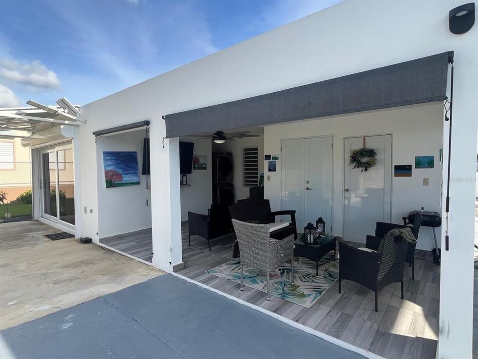 For Sale: $375,000 (3 beds, 3 baths, 1465 Square Feet)