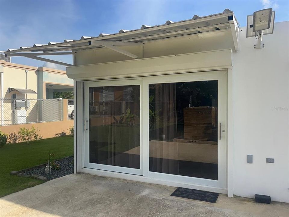 For Sale: $375,000 (3 beds, 3 baths, 1465 Square Feet)