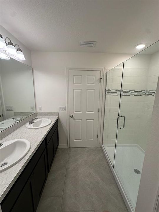 For Rent: $2,600 (4 beds, 2 baths, 1868 Square Feet)