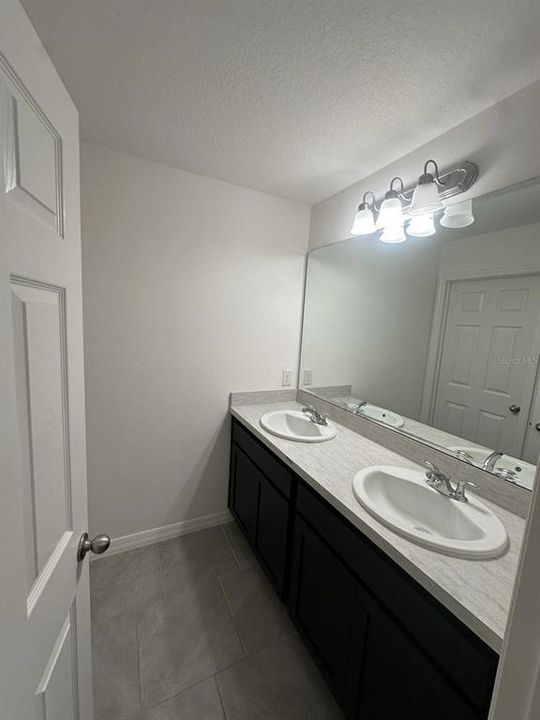 For Rent: $2,600 (4 beds, 2 baths, 1868 Square Feet)