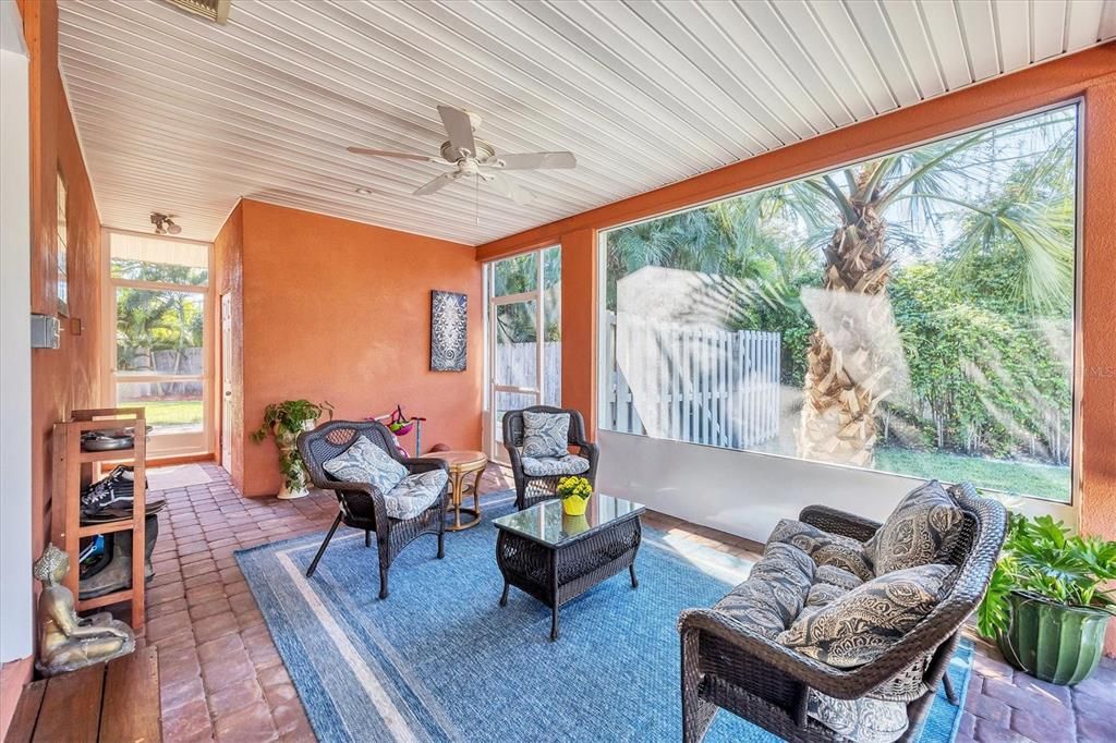 En Venta: $339,000 (2 camas, 1 baños, 825 Pies cuadrados)