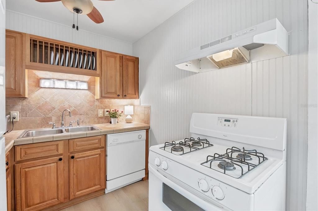 En Venta: $339,000 (2 camas, 1 baños, 825 Pies cuadrados)