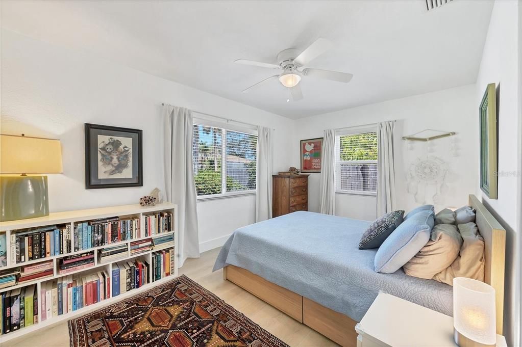 En Venta: $339,000 (2 camas, 1 baños, 825 Pies cuadrados)