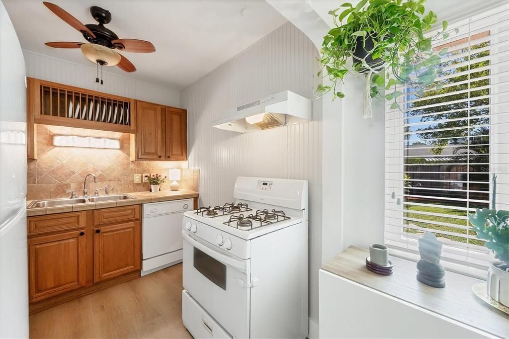 En Venta: $339,000 (2 camas, 1 baños, 825 Pies cuadrados)