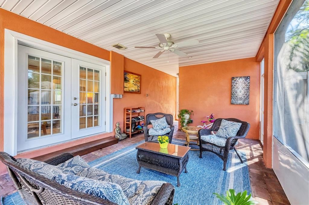 En Venta: $339,000 (2 camas, 1 baños, 825 Pies cuadrados)