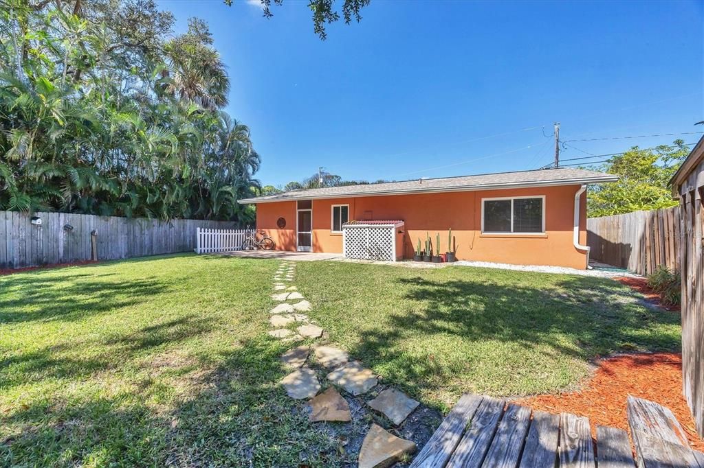 En Venta: $339,000 (2 camas, 1 baños, 825 Pies cuadrados)