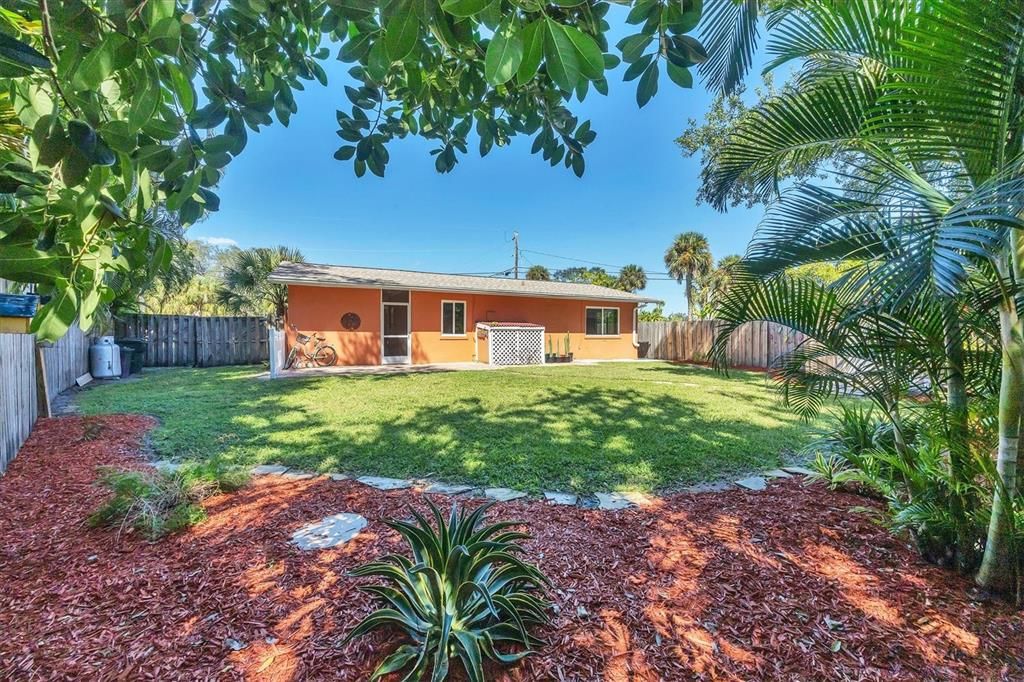 En Venta: $339,000 (2 camas, 1 baños, 825 Pies cuadrados)