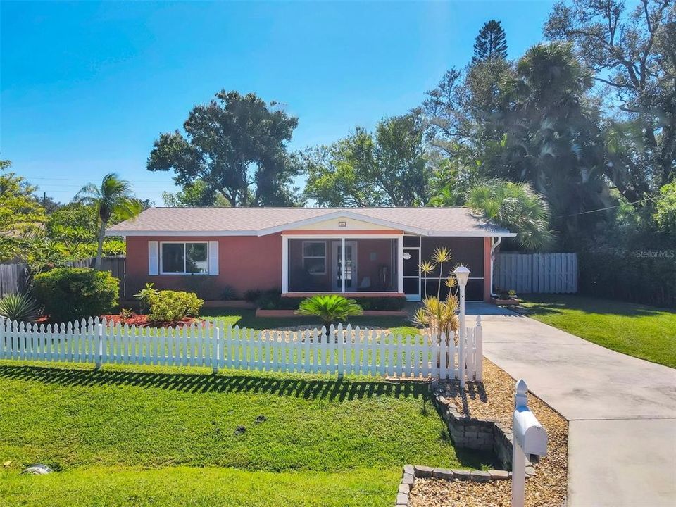 En Venta: $339,000 (2 camas, 1 baños, 825 Pies cuadrados)