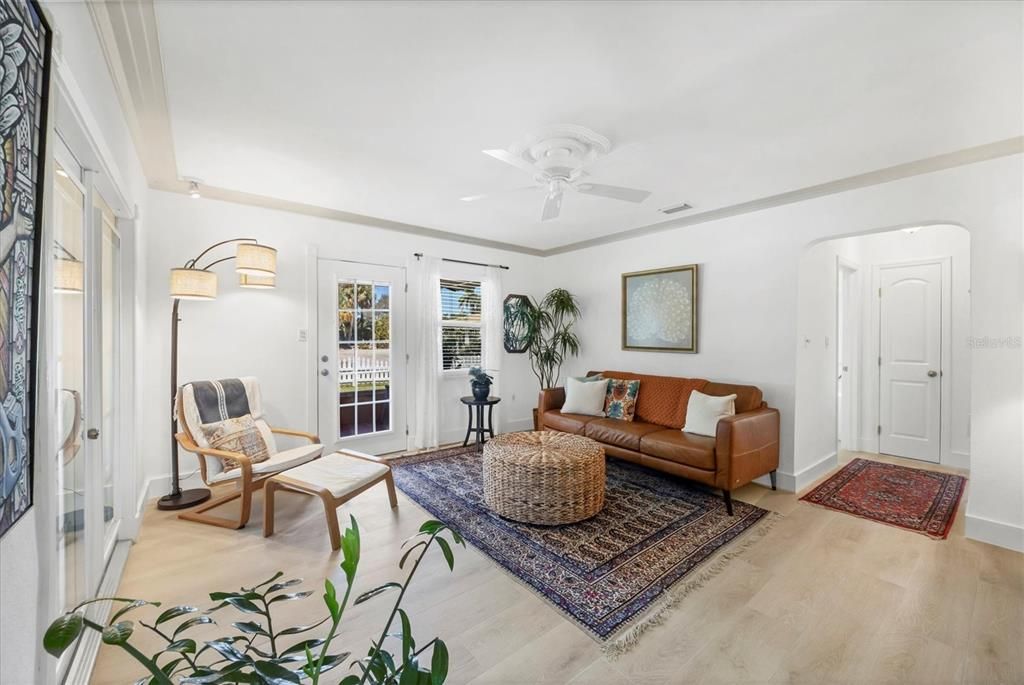 En Venta: $339,000 (2 camas, 1 baños, 825 Pies cuadrados)