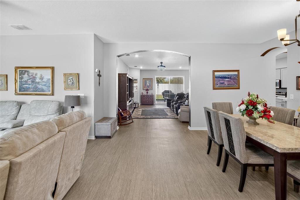 For Sale: $435,000 (4 beds, 3 baths, 2314 Square Feet)