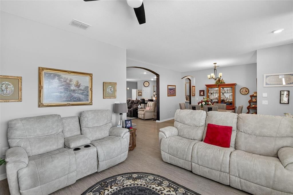 For Sale: $435,000 (4 beds, 3 baths, 2314 Square Feet)