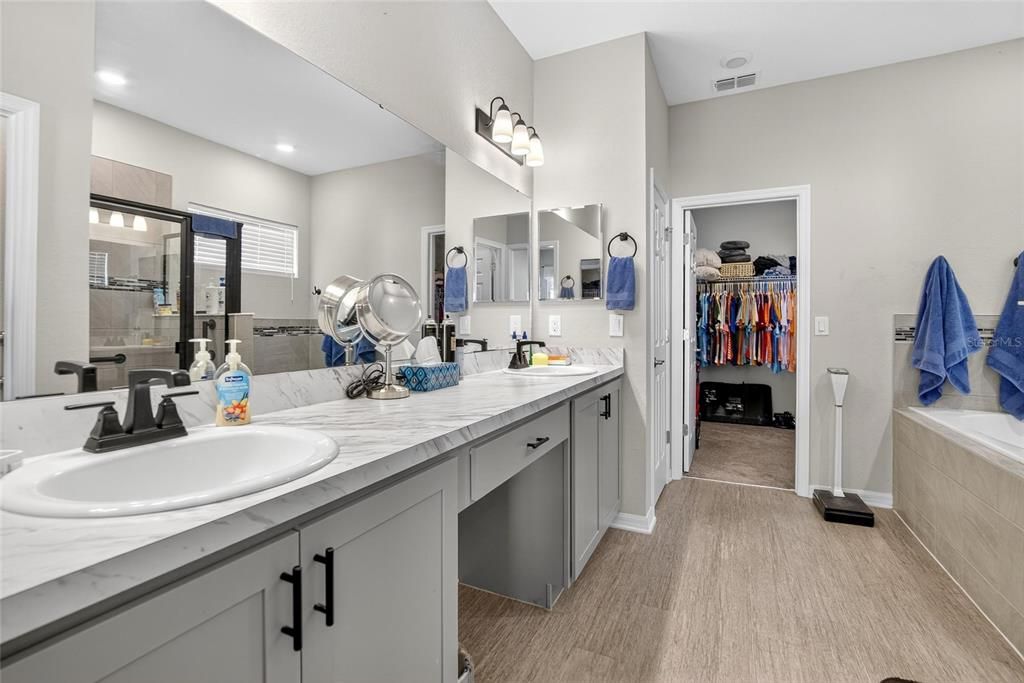 For Sale: $435,000 (4 beds, 3 baths, 2314 Square Feet)