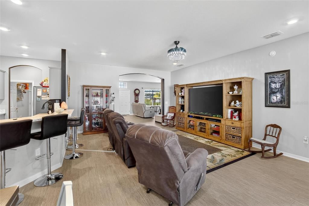 For Sale: $435,000 (4 beds, 3 baths, 2314 Square Feet)