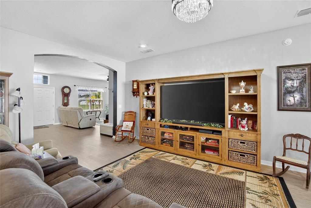 For Sale: $435,000 (4 beds, 3 baths, 2314 Square Feet)