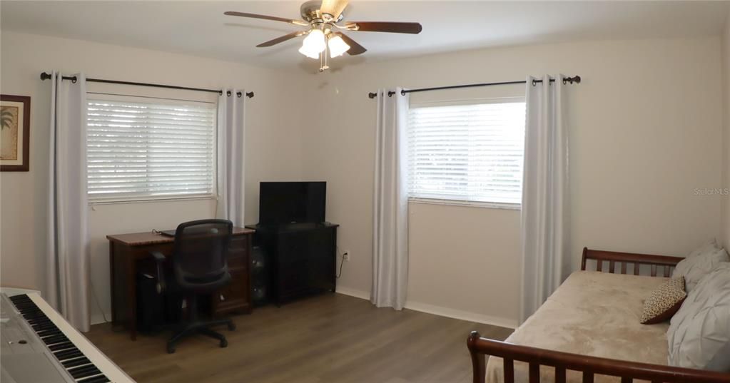 Active With Contract: $249,900 (2 beds, 2 baths, 1604 Square Feet)