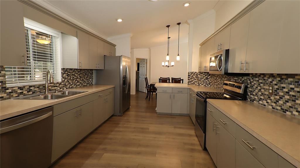 Active With Contract: $249,900 (2 beds, 2 baths, 1604 Square Feet)