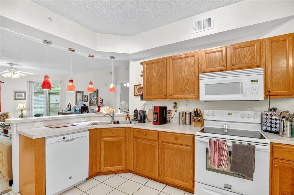 Active With Contract: $240,000 (3 beds, 2 baths, 1267 Square Feet)