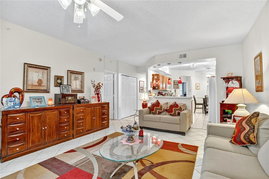 Active With Contract: $240,000 (3 beds, 2 baths, 1267 Square Feet)