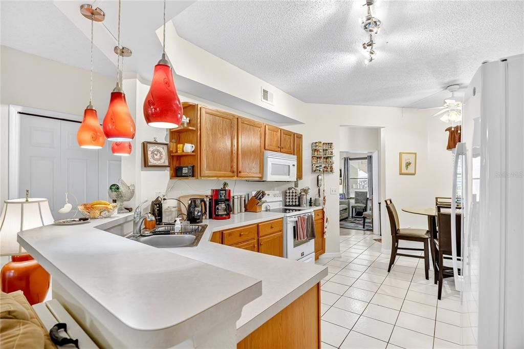 Active With Contract: $240,000 (3 beds, 2 baths, 1267 Square Feet)