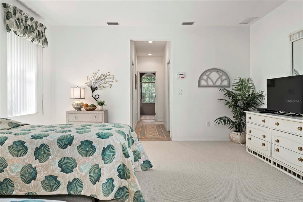 待售: $1,100,000 (4 贝兹, 2 浴室, 2983 平方英尺)