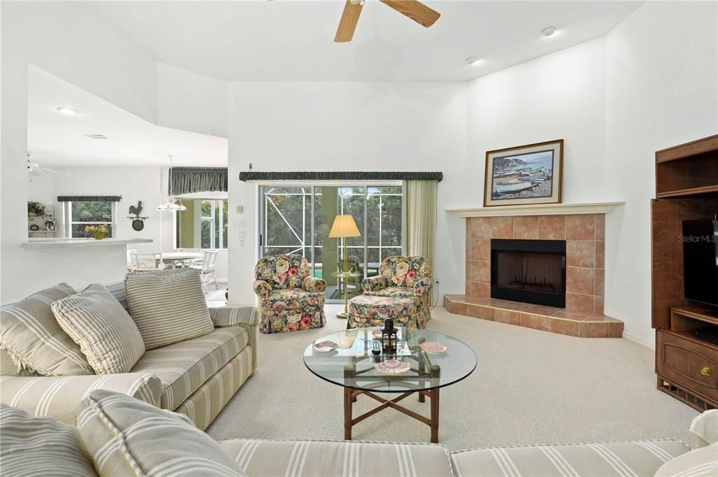 待售: $1,100,000 (4 贝兹, 2 浴室, 2983 平方英尺)