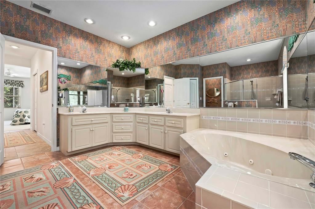 待售: $1,100,000 (4 贝兹, 2 浴室, 2983 平方英尺)