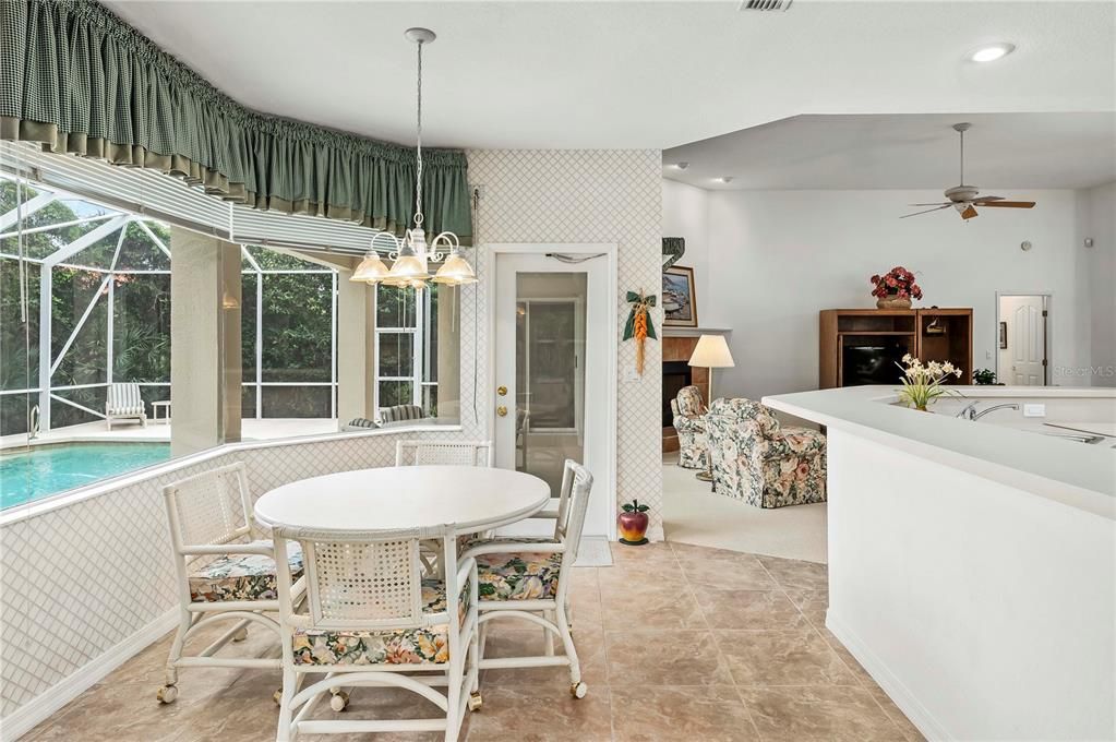 待售: $1,100,000 (4 贝兹, 2 浴室, 2983 平方英尺)