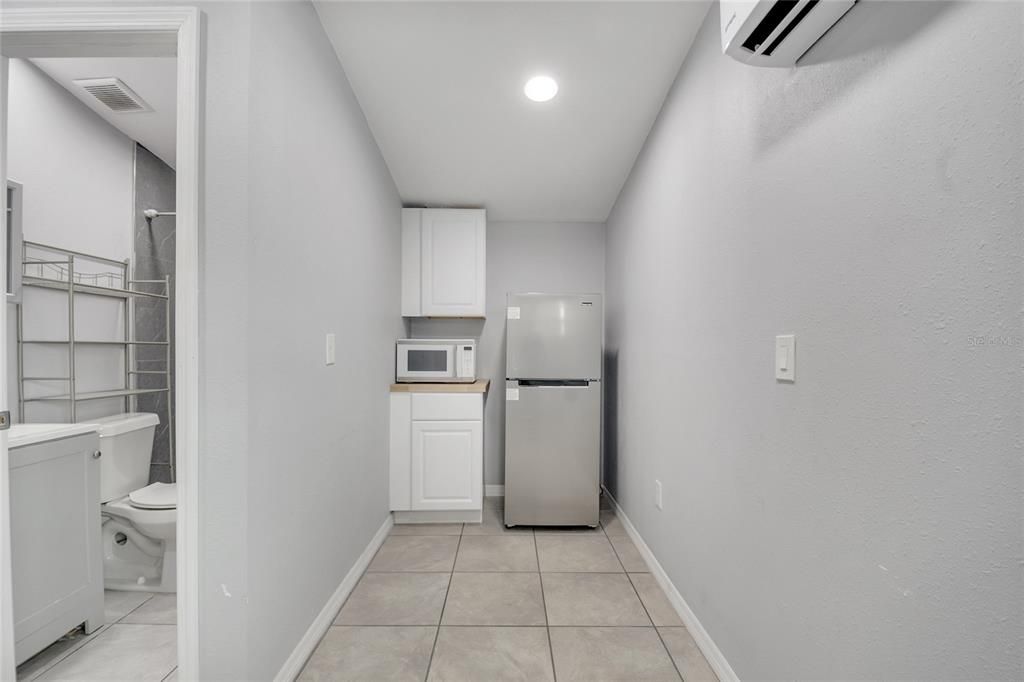 For Rent: $950 (1 beds, 1 baths, 253 Square Feet)