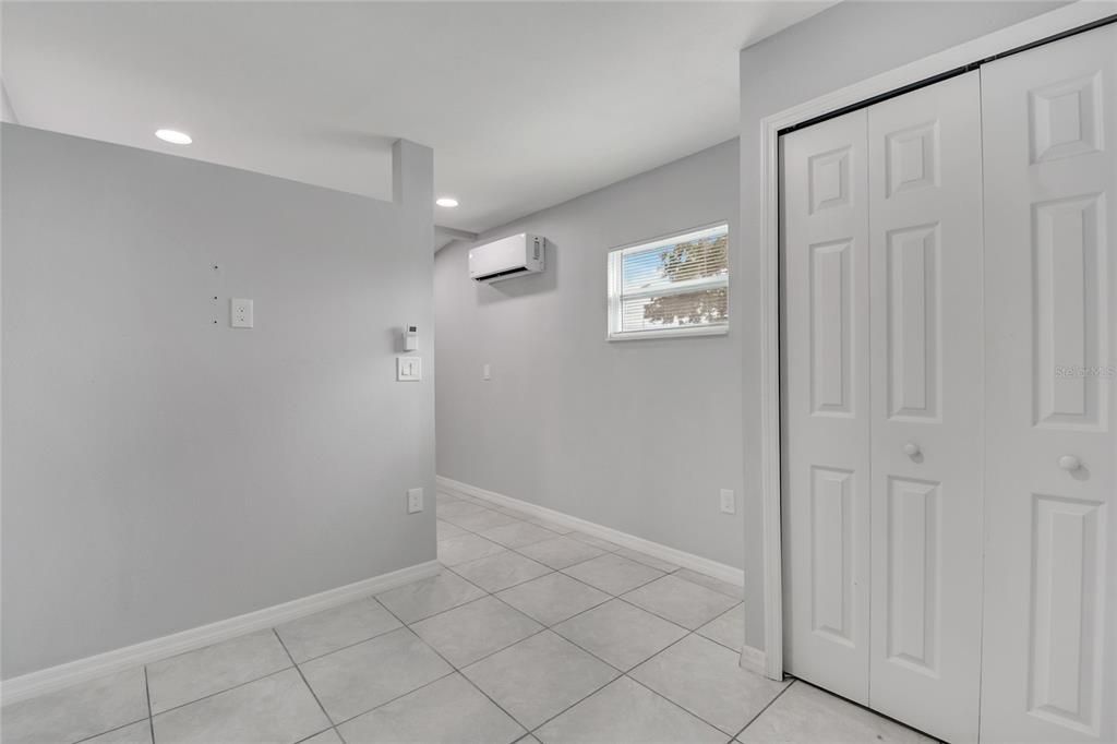 For Rent: $950 (1 beds, 1 baths, 253 Square Feet)