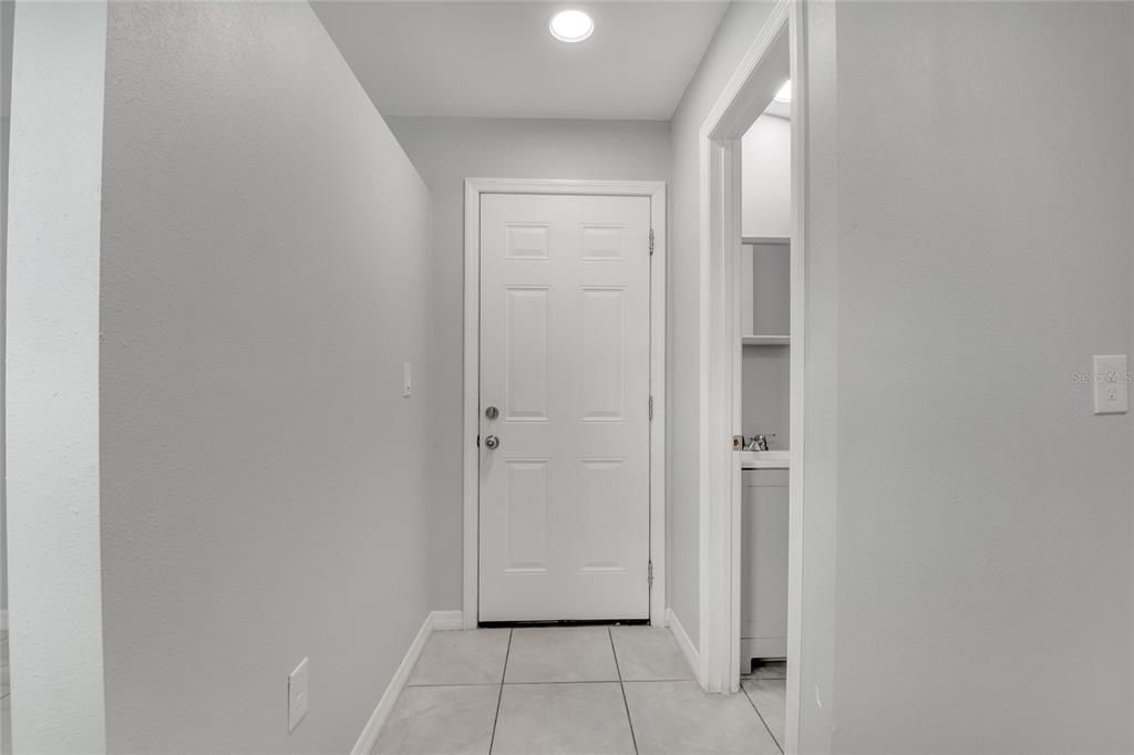 For Rent: $950 (1 beds, 1 baths, 253 Square Feet)