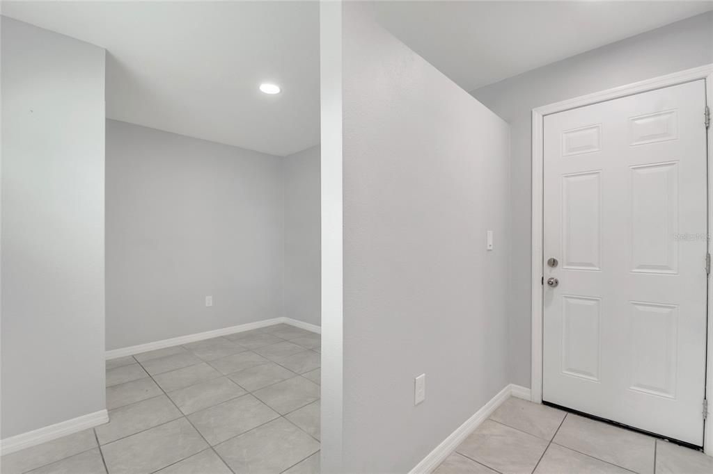 For Rent: $950 (1 beds, 1 baths, 253 Square Feet)