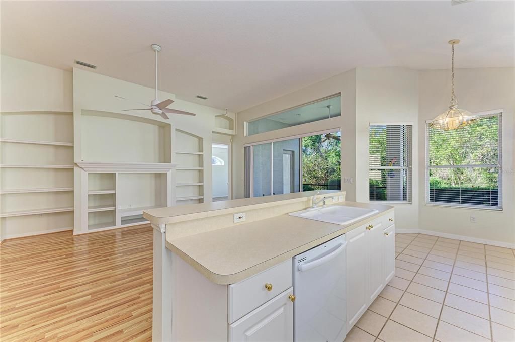 For Sale: $565,000 (2 beds, 2 baths, 1773 Square Feet)