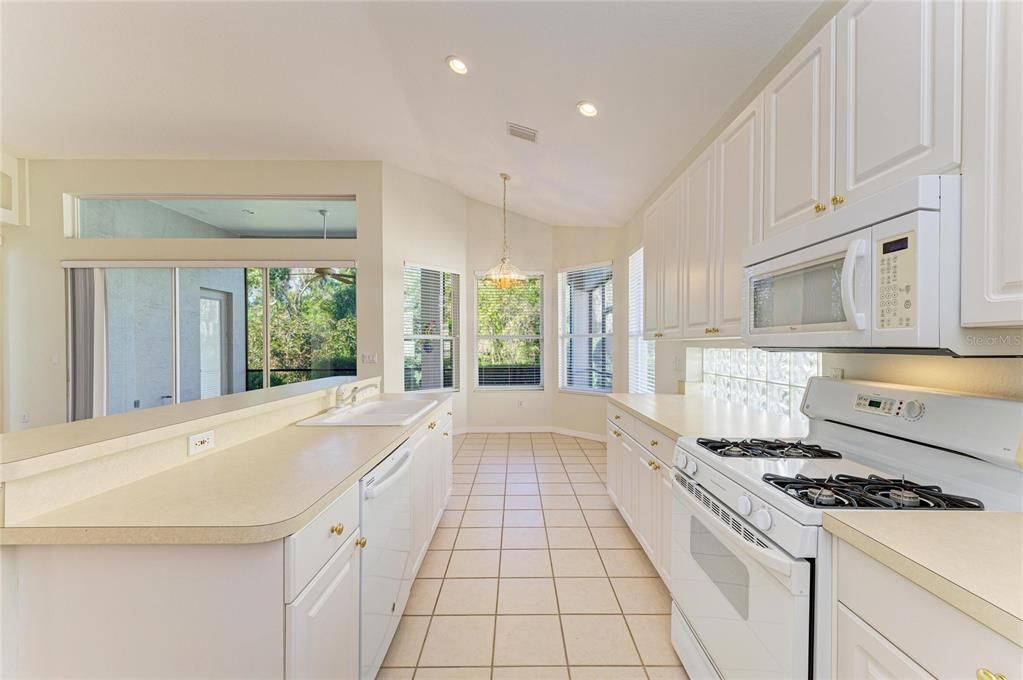 For Sale: $565,000 (2 beds, 2 baths, 1773 Square Feet)