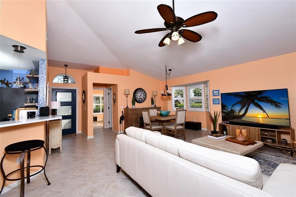 For Sale: $328,500 (2 beds, 2 baths, 1520 Square Feet)