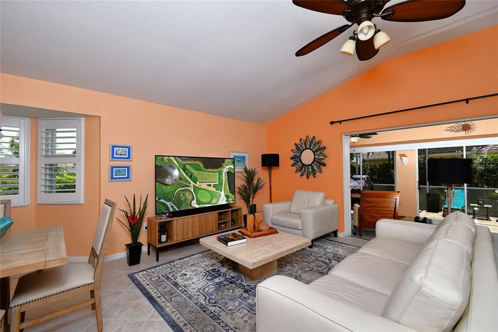 For Sale: $328,500 (2 beds, 2 baths, 1520 Square Feet)