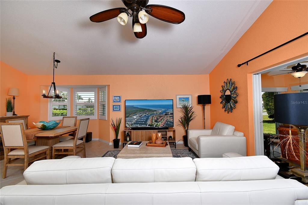 For Sale: $328,500 (2 beds, 2 baths, 1520 Square Feet)