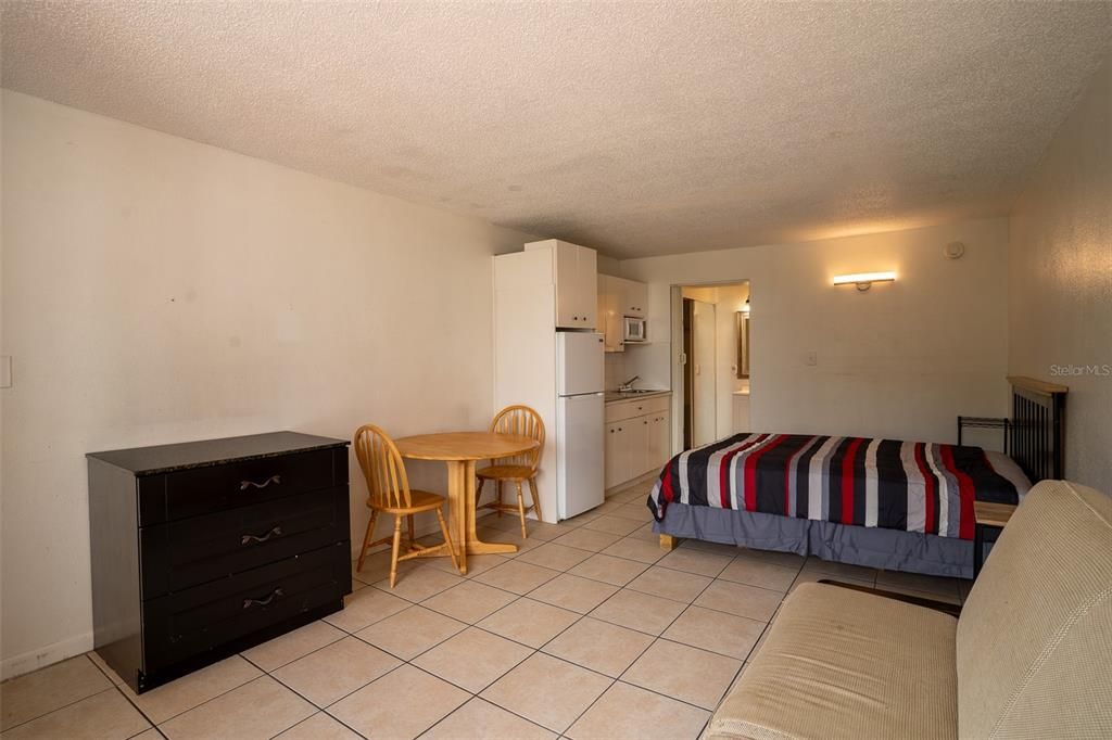 For Sale: $78,000 (1 beds, 1 baths, 300 Square Feet)