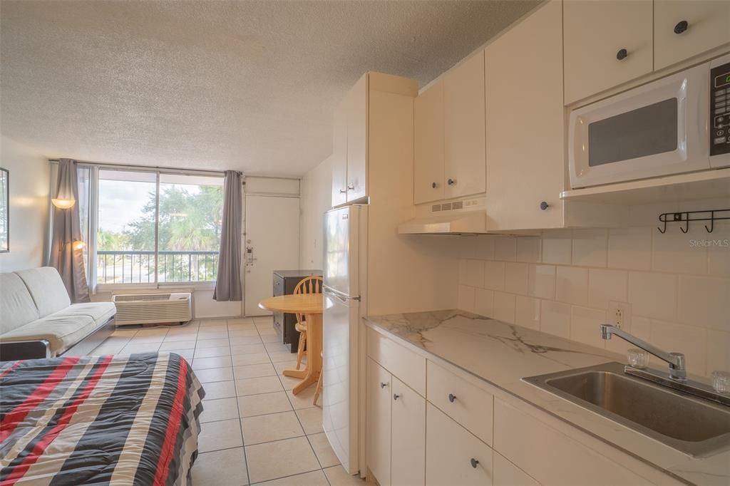 For Sale: $78,000 (1 beds, 1 baths, 300 Square Feet)