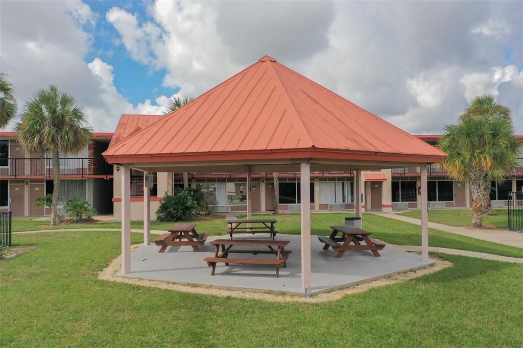 For Sale: $78,000 (1 beds, 1 baths, 300 Square Feet)