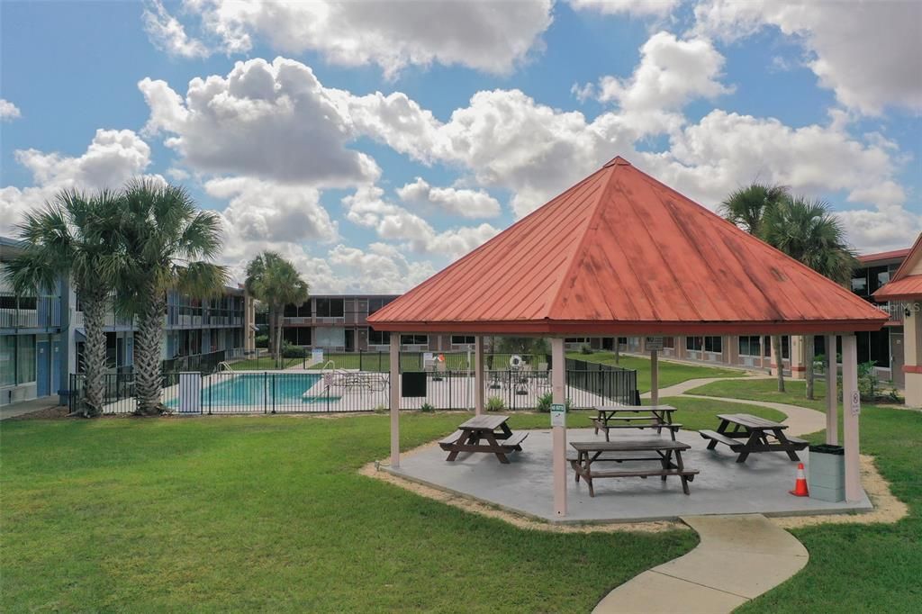 For Sale: $78,000 (1 beds, 1 baths, 300 Square Feet)