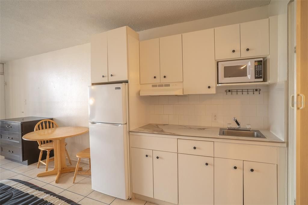For Sale: $78,000 (1 beds, 1 baths, 300 Square Feet)